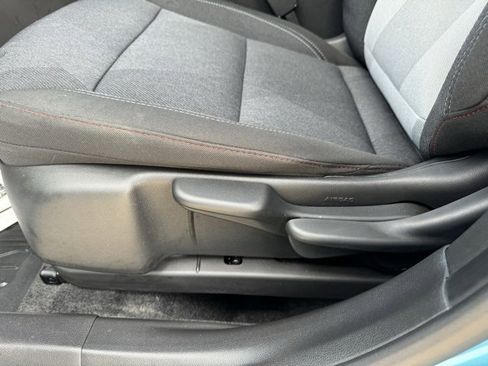 Used 2025 Chevrolet Trax RS w/ Sunroof Package image 12