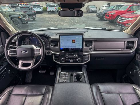 Used 2024 Ford Expedition XLT AWD/4WD image 2
