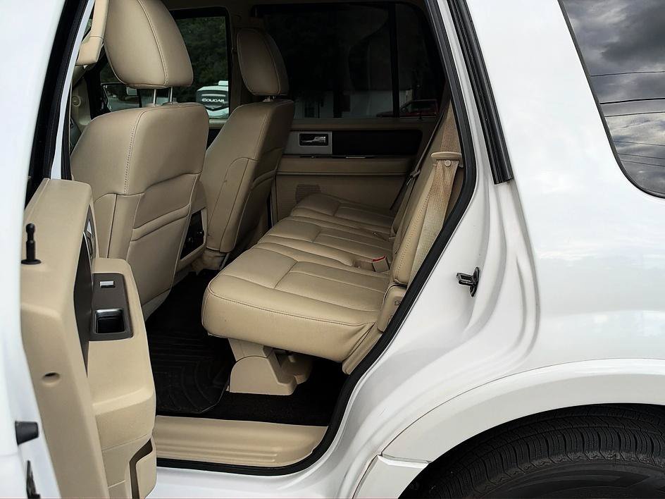Used 2017 Ford Expedition XLT w/ Equipment Group 202A RWD image 18