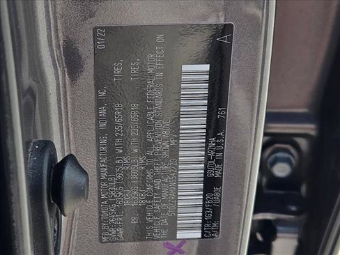 Used 2022 Toyota Highlander LE FWD image 24