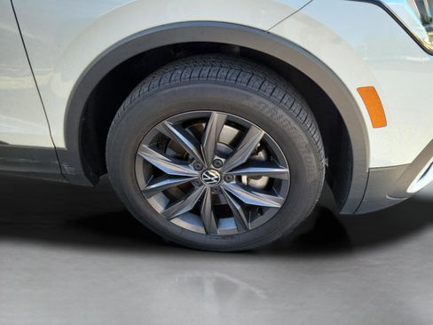 Used 2022 Volkswagen Tiguan SE image 15