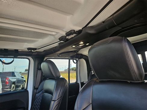 Used 2021 Jeep Gladiator Overland image 21