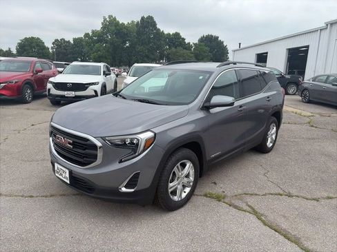 Used 2018 GMC Terrain SLE w/ Driver Convenience Package AWD/4WD image 2