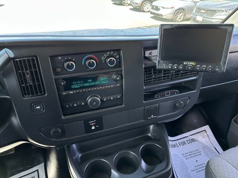 Used 2016 Chevrolet Express 3500 w/ Chrome Appearance Package RWD image 12