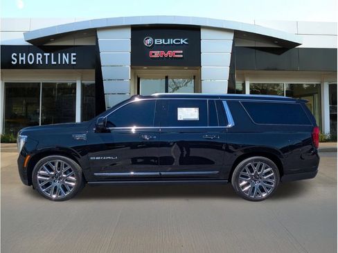 Used 2026 GMC Yukon XL Denali Ultimate w/ LPO, Floor Liner Package AWD/4WD image 6