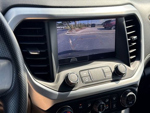 Used 2022 GMC Acadia SLE w/ Driver Convenience Package image 25