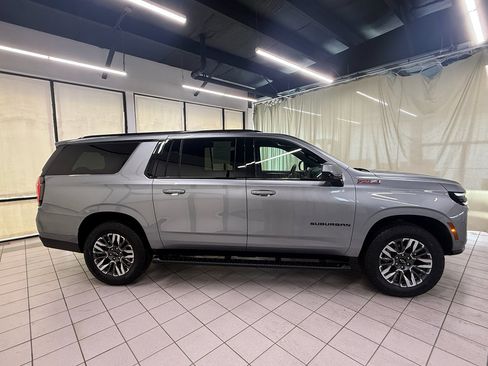 Certified 2025 Chevrolet Suburban Z71 AWD/4WD image 3