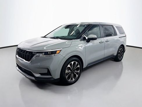 Used 2023 Kia Carnival EX FWD image 5