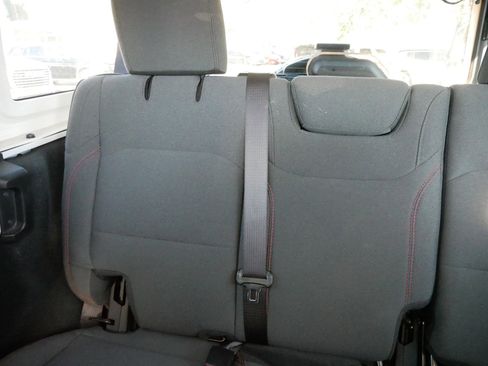 Used 2024 Jeep Wrangler Unlimited Rubicon image 12