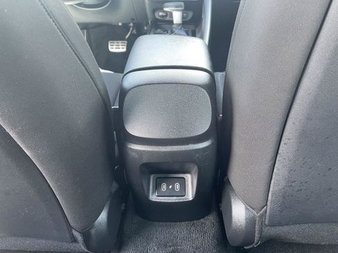 Used 2025 Hyundai Elantra SEL FWD image 16