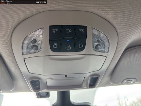 Used 2023 Chrysler Pacifica Limited FWD image 33