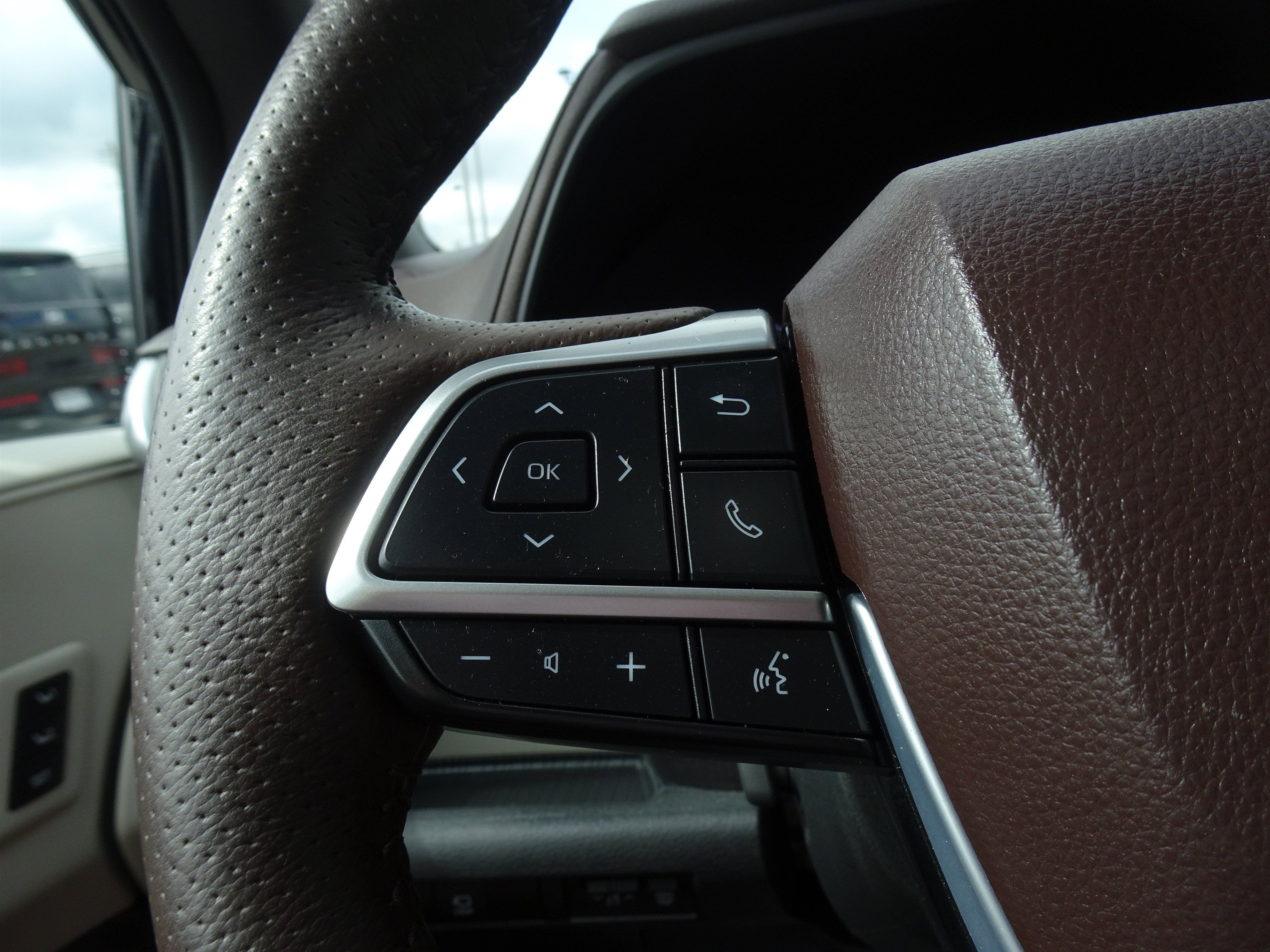 Used 2021 Toyota Sienna Platinum FWD image 21
