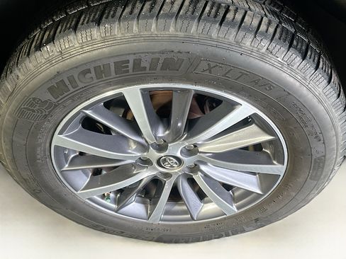 Used 2017 Toyota Highlander XLE FWD image 11