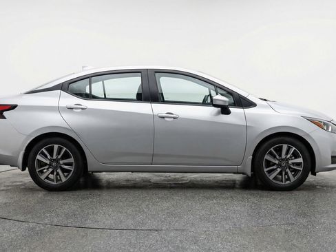 Used 2025 Nissan Versa SV FWD image 8