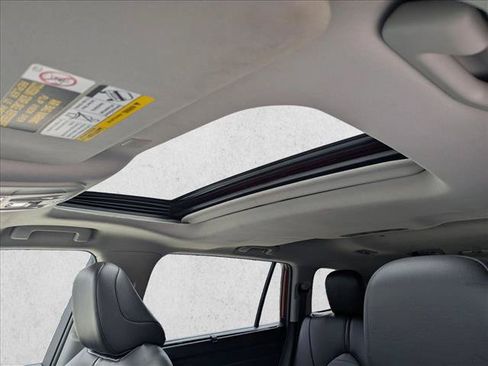 Used 2020 Toyota Highlander XLE FWD image 16