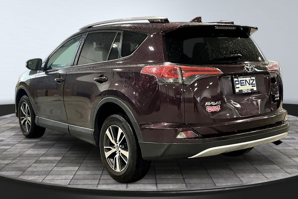 Used 2016 Toyota RAV4 XLE AWD/4WD image 4