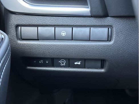 Used 2025 Nissan Rogue SV image 19