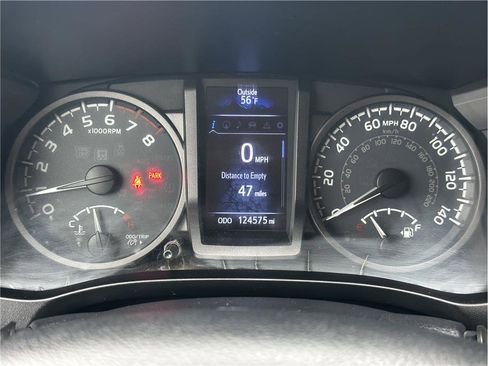 Used 2017 Toyota Tacoma TRD Off-Road w/ Premium & Technology Package AWD/4WD image 20