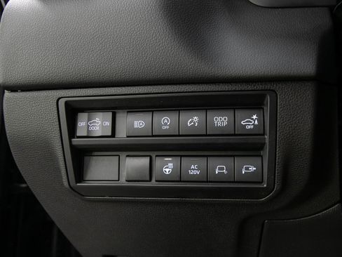 Used 2023 Toyota Tundra Limited AWD/4WD image 26