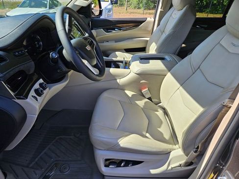 Used 2020 Cadillac Escalade Premium Luxury AWD/4WD image 7