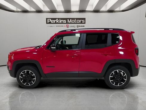Used 2023 Jeep Renegade Latitude AWD/4WD image 2