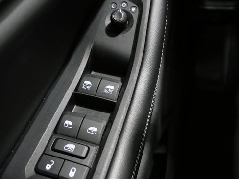 Used 2023 Jeep Grand Cherokee Limited image 11