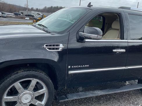 Used 2008 Cadillac Escalade AWD 4dr image 5