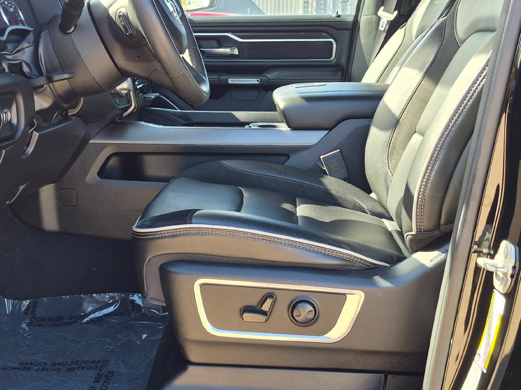 Used 2025 RAM 1500 Laramie AWD/4WD image 11