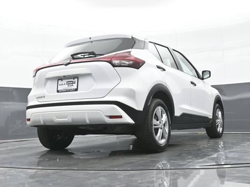 Used 2022 Nissan Kicks S FWD image 39