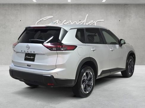 Used 2025 Nissan Rogue SV FWD image 16