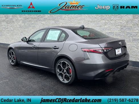 Used 2024 Alfa Romeo Giulia Veloce AWD/4WD image 3