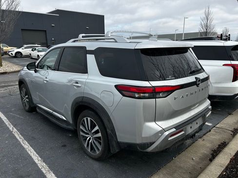 Used 2022 Nissan Pathfinder Platinum w/ Cargo Package image 4