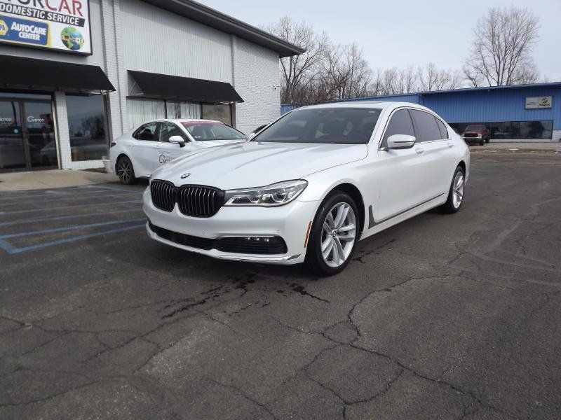 Used 2018 BMW 750i xDrive AWD/4WD image 1