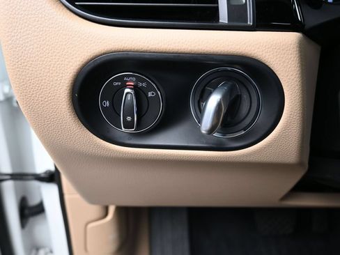 Certified 2023 Porsche Macan AWD/4WD image 23