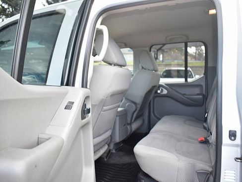 Used 2012 Nissan Frontier SV image 23