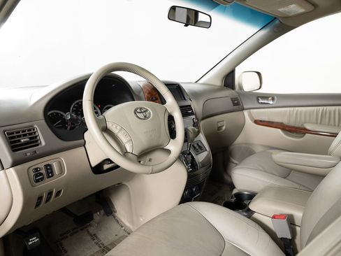 Used 2004 Toyota Sienna XLE Limited image 13
