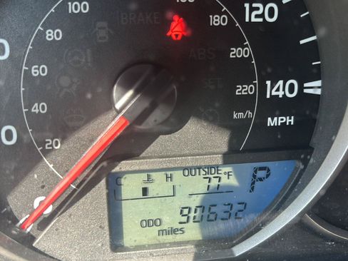 Used 2016 Toyota RAV4 LE AWD/4WD image 5