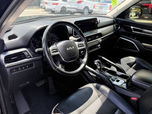 Used 2022 Kia Telluride LX FWD image 12