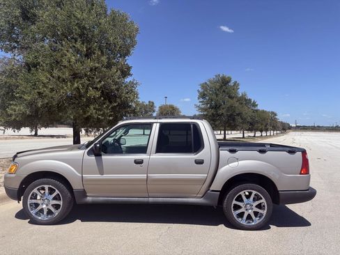 Used 2004 Ford Explorer Sport Trac 2WD image 26
