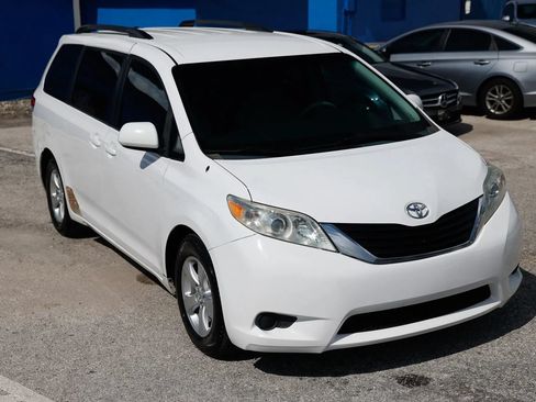 Used 2014 Toyota Sienna LE FWD image 9