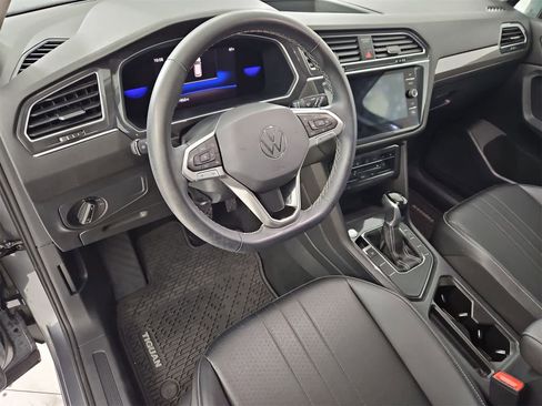 Certified 2022 Volkswagen Tiguan SE image 2