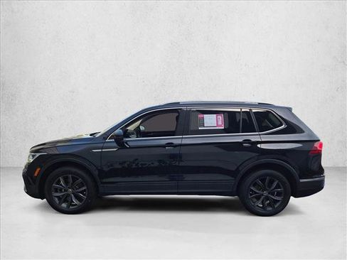 Used 2022 Volkswagen Tiguan SE image 9
