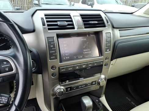 Used 2020 Lexus GX 460 image 18