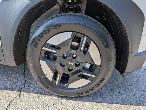 New 2027 Kia Seltos LX FWD image 11