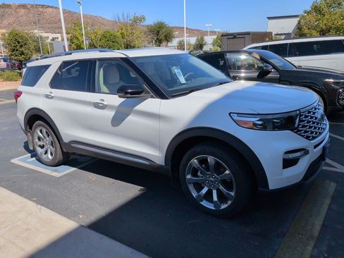 Used 2020 Ford Explorer Platinum w/ Premium Technology Package AWD/4WD image 3