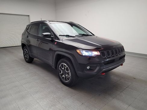 Used 2024 Jeep Compass Trailhawk image 13