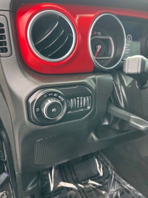 Used 2022 Jeep Wrangler Rubicon w/ Cold Weather Group AWD/4WD image 13