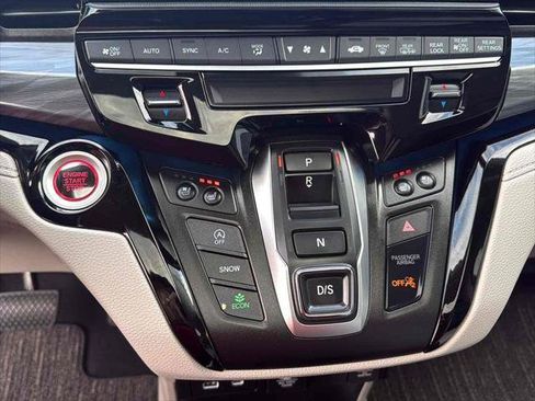 Used 2025 Honda Odyssey Elite image 17