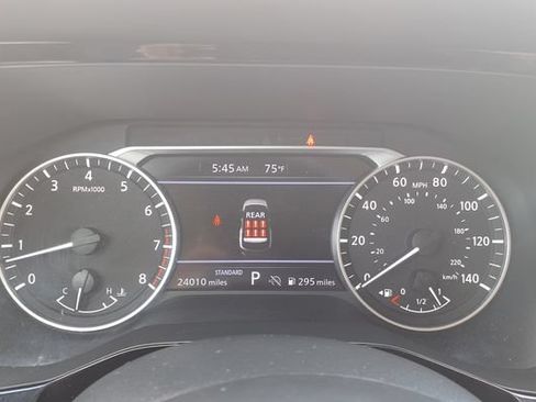 Used 2025 Nissan Pathfinder SV FWD image 32