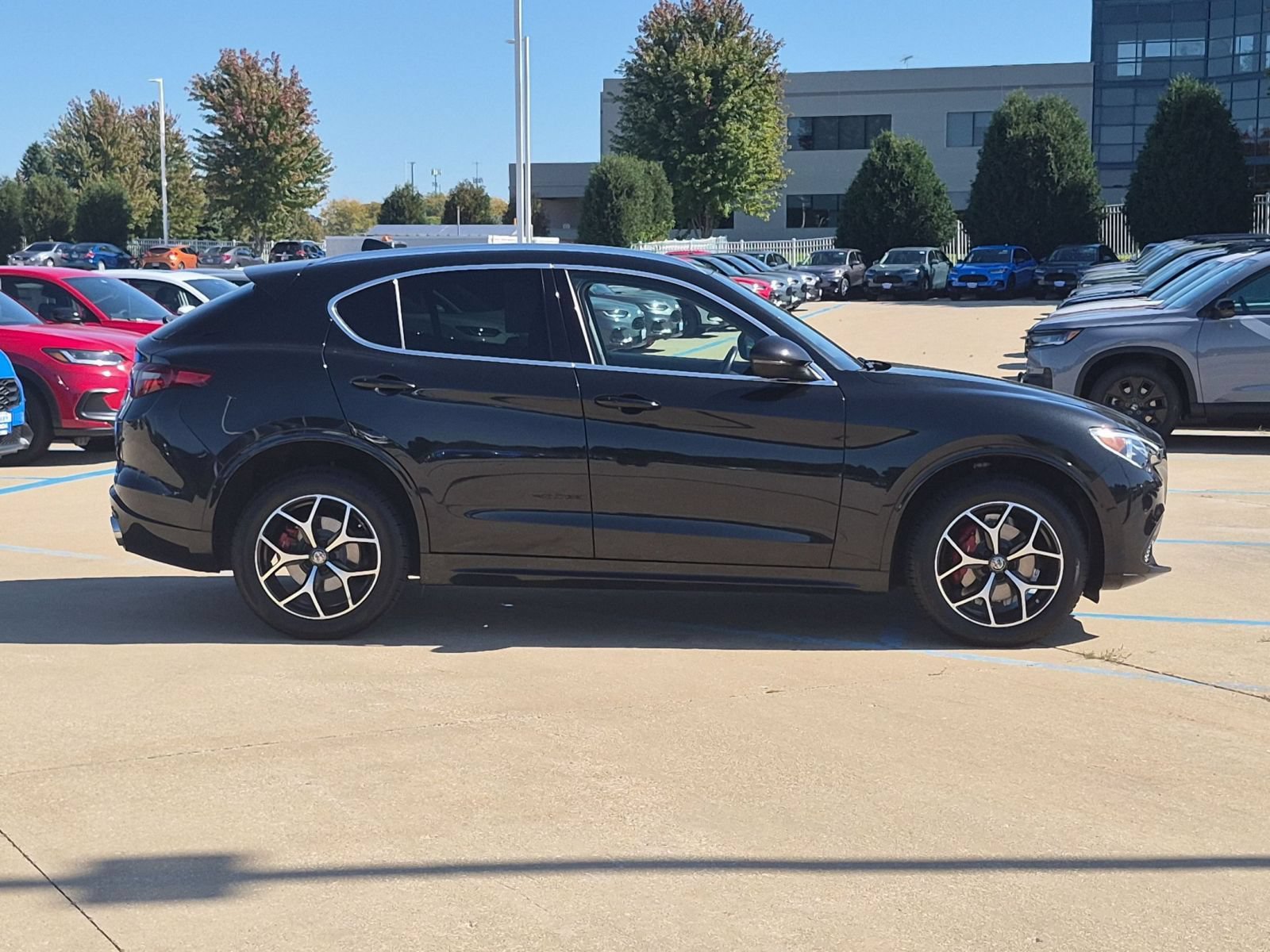 Used 2021 Alfa Romeo Stelvio Ti w/ Active Assist 2 Package TI AWD/4WD image 5